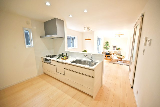 尼崎市大庄中通1丁目新築戸建【全3区画】の内観：施工例|同社施工販売例
価格：4180万円
土地面積：90.51m2
建物面積：91.06m2