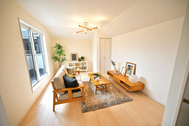 尼崎市大庄中通1丁目新築戸建【全3区画】の内観：施工例|同社施工販売例
価格：4180万円
土地面積：90.51m2
建物面積：91.06m2