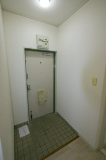 【玄関】 | サンライズ栗ヶ丘壱番館 | ※同タイプの写真となり、実際のお部屋とは異なる場合があります