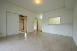 【居間・リビング】 | サンライズ栗ヶ丘壱番館 | ※同タイプの写真となり、実際のお部屋とは異なる場合があります