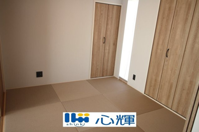 【和室】 | 宇部市野中５丁目4LDK／2階建・太陽光蓄電池付き | リビングから続く和室はゲストルームとしても使用できます。