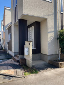 【その他共用部分】 | 建物西側接道。