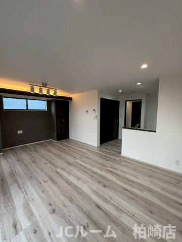 柏崎市安政町のアパートの居間・リビング