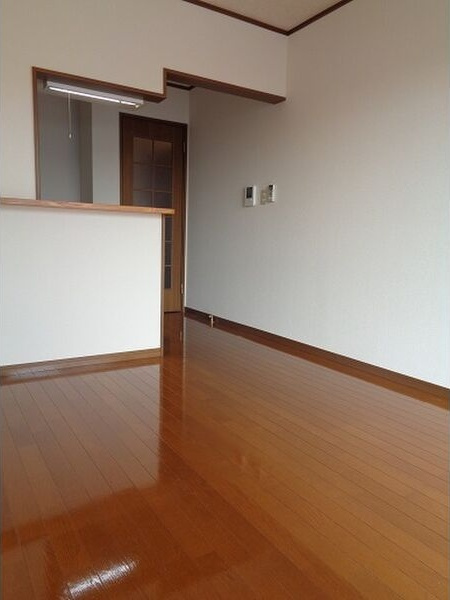 イトムンプラィの居間・リビング