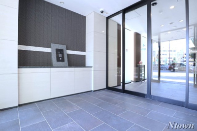 【エントランス】 | S-RESIDENCE葵Ⅱ | ゆとりのあるエントランスです