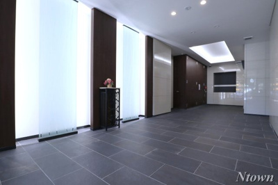 【ロビー】 | S-RESIDENCE葵Ⅱ | ゆとりのあるロビーです