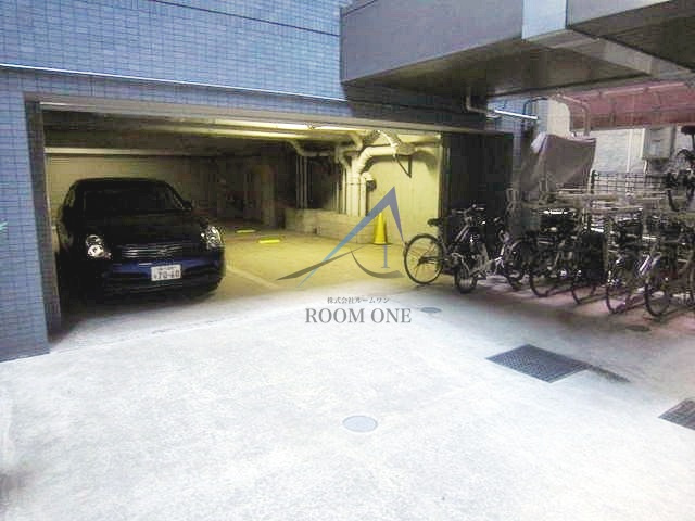 シュロス神田五軒町ツインフォルムの駐車場|駐車場です。