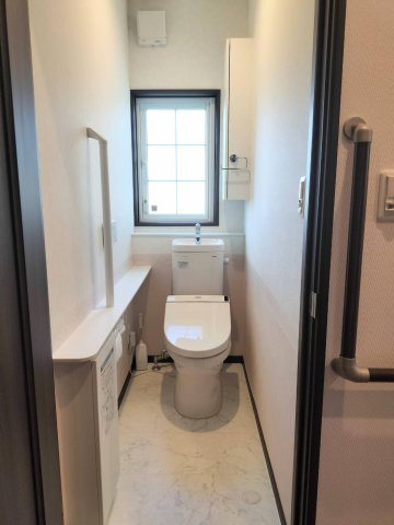 中古住宅　豊橋牛川西部土地区画整理のトイレ|温水洗浄便座