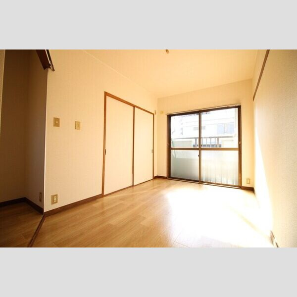 シャンポールK&Yの洋室