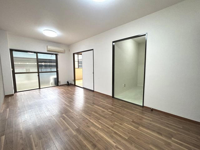 タジマハイツの居間・リビング