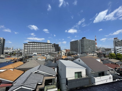 【展望】 | ベルメゾンステラ | バルコニーから見た眺望です。奥の方には大きな観覧車が見えます