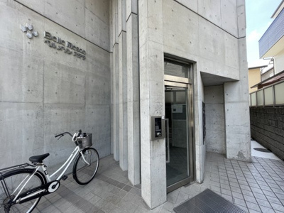 【エントランス】 | ベルメゾンステラ | 掃除の行き届いている綺麗なエントランスです