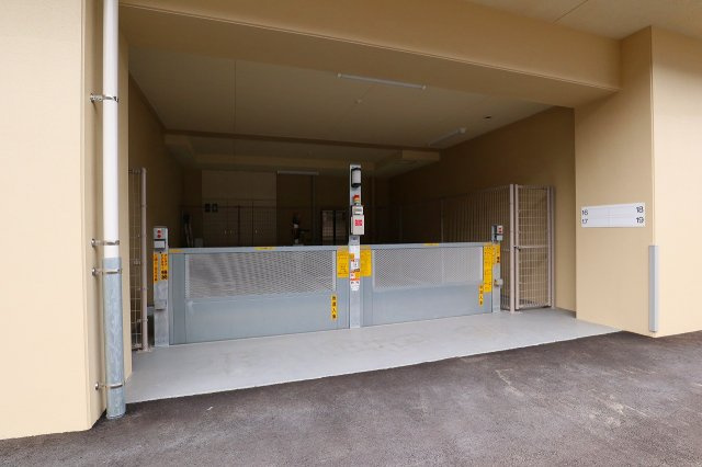 サヴォイラ・マリナ　ドゥ　ハカタ　12階の駐車場