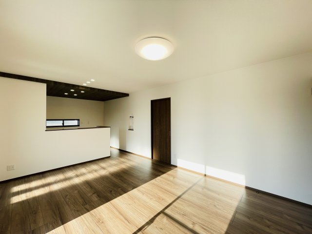 【居間・リビング】 | 深谷市萱場第１０期　ワイウッドコート　新築戸建　全6区画　6号棟