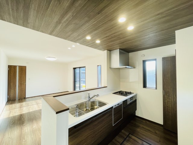 【キッチン】 | 深谷市萱場第１０期　ワイウッドコート　新築戸建　全6区画　6号棟