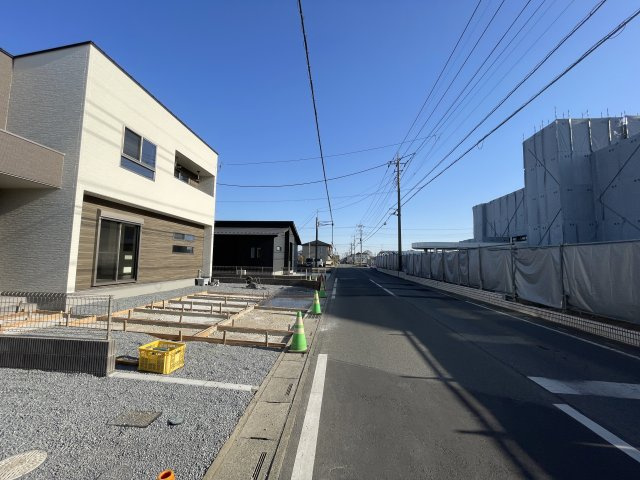 【前面道路含む現地写真】 | 深谷市萱場第１０期　ワイウッドコート　新築戸建　全6区画　6号棟