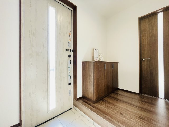 【玄関】 | 深谷市萱場第１０期　ワイウッドコート　新築戸建　全6区画　6号棟