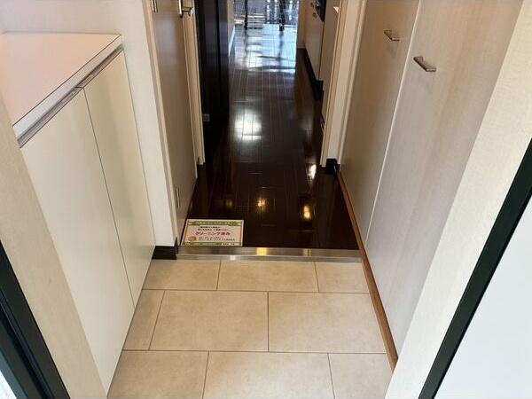 プレシャス代官の玄関