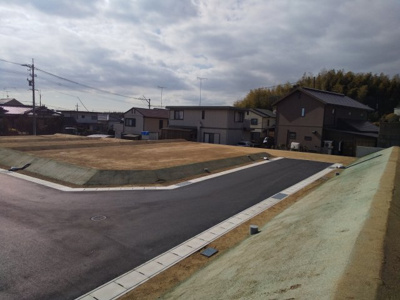 【前面道路含む現地写真】 | フィールズ西岐波（大沢） | 団地内道路