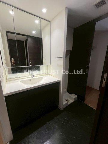 ディオ梅田の洗面所|ゆったりとスペースのある洗面所