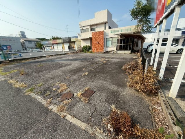 緑丘二丁目貸店舗の駐車場