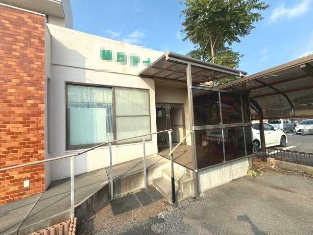 緑丘二丁目貸店舗のエントランス