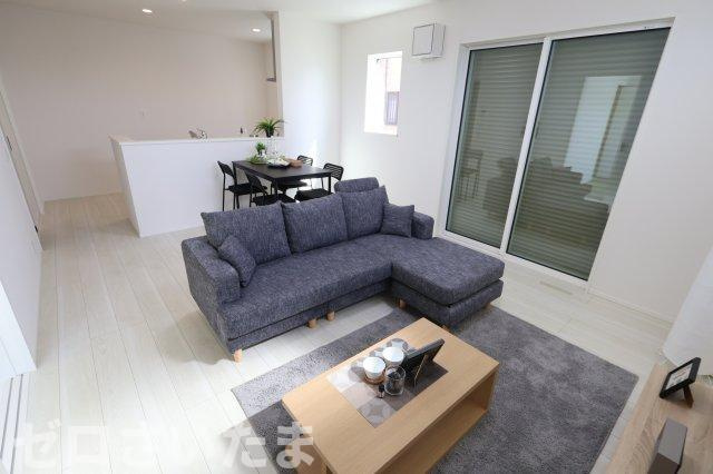 《仲介手数料無料》志木市中宗岡３丁目10-5(全1戸)新築一戸建てリナージュの居間・リビング