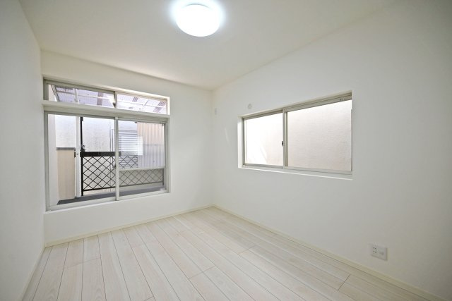 尼崎市稲葉荘4丁目中古戸建│4LDK+駐車1台可の洋室|-洋室6帖(2F)-