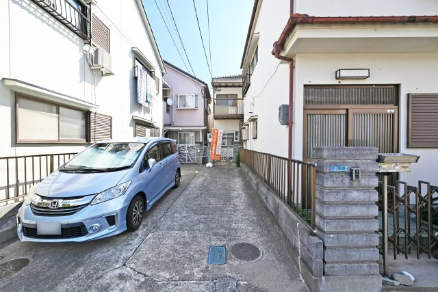 尼崎市稲葉荘4丁目中古戸建│4LDK+駐車1台可の外観|駐車スペース含む、現地外観写真です。
