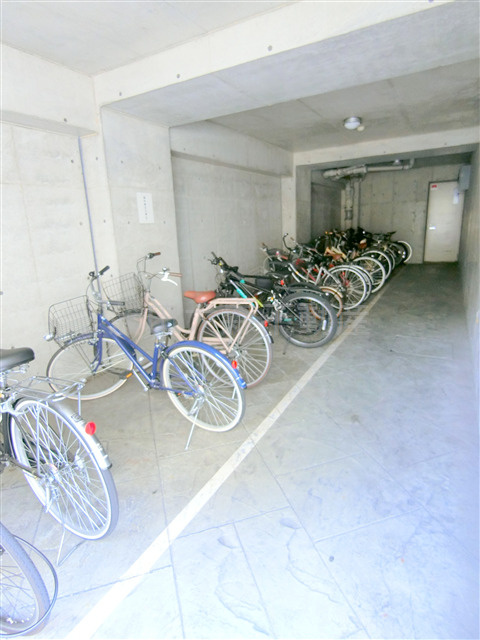 The Blue 8(ザブルーエイトのその他共用部分|屋根付き駐輪場