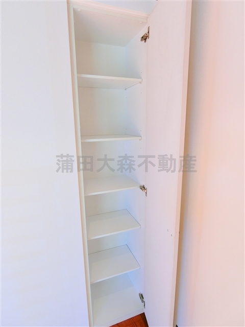 The Blue 8(ザブルーエイトの設備|洋室の棚収納