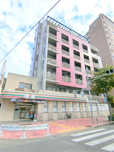 The Blue 8(ザブルーエイトの外観|1階セブンイレブン！2000年3月築　RC鉄筋コンクリート造7階建て1R~1Dk総戸数33戸の人気賃貸マンション　京急本線京急蒲田駅近の東京都大田区南蒲田1丁目　空港線糀谷駅も徒歩圏内