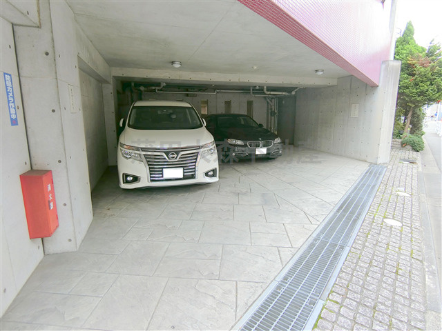 The Blue 8(ザブルーエイトの駐車場