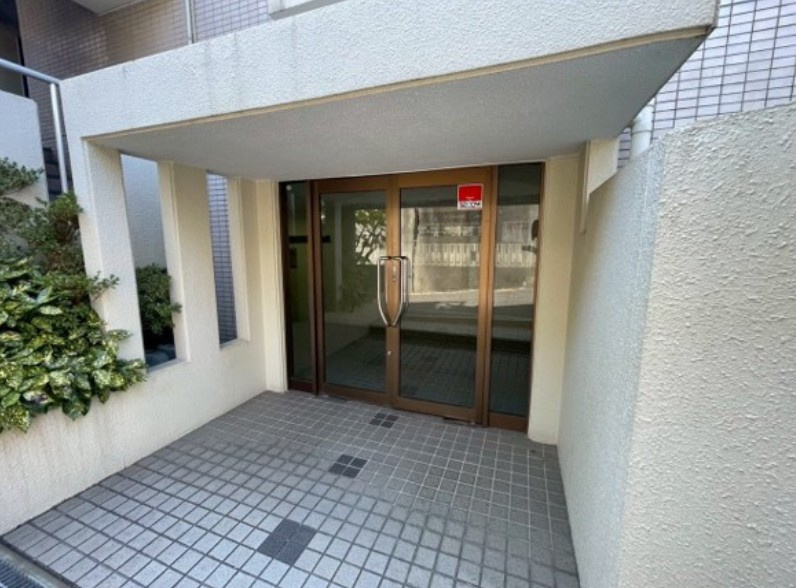 クリオ横須賀壱番館のエントランス