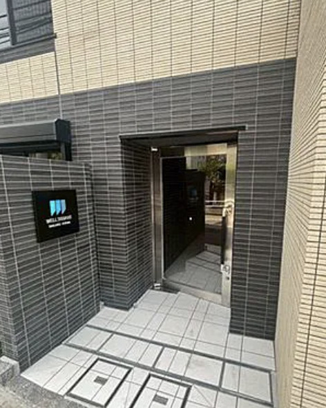 ウェルスクエア新宿戸山のエントランス