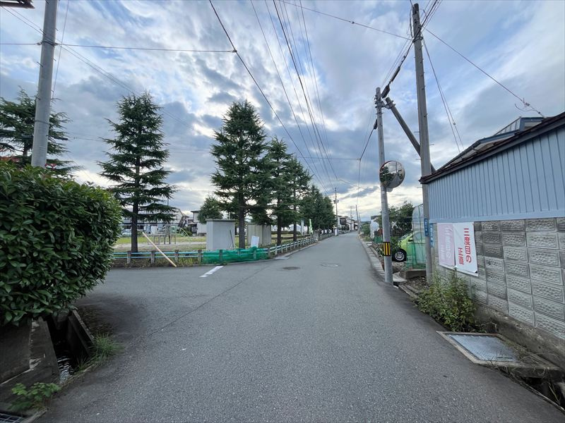 山形市下条町三丁目12-28の前面道路含む現地写真|前面道路は約５ｍあります。