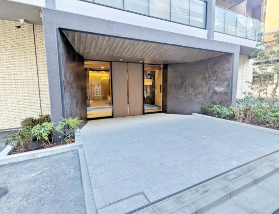 千代田区神田神保町１丁目の賃貸マンションのエントランス