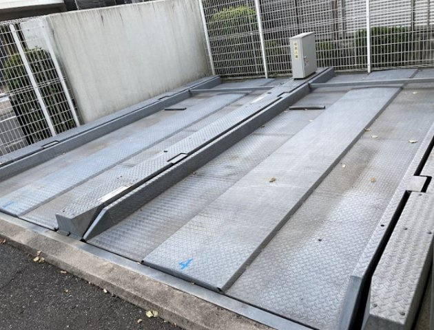 エスティメゾン中野富士見町の駐車場