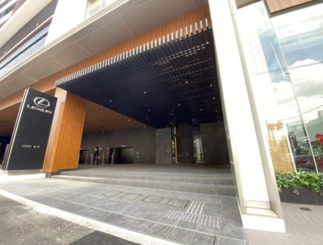 目黒区青葉台３丁目の賃貸マンションのエントランス