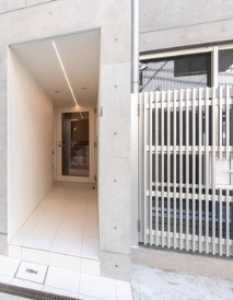 渋谷区本町４丁目の賃貸マンションのエントランス