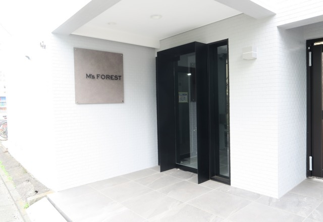 目黒区中目黒４丁目の賃貸マンションのエントランス