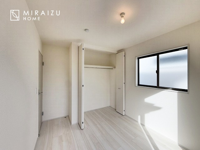 【浴室】 | お子さんとわいわいと楽しいバスタイムもよし、一人でゆったりと入るのもよし、浴室換気乾燥機付きのユニットバス。お洗濯物を干せるだけでなく、カビ防止にもなります。