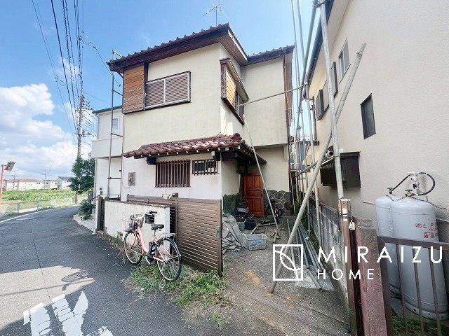 【外観】 | 日当たりの良いお家は嬉しいですよね。それぞれ価値観が分かれる箇所です、実際に内覧して日当たりの心地よさをご体感下さいね♪