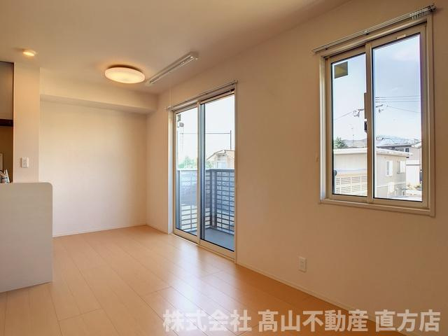 直方市大字植木のアパートの居間・リビング