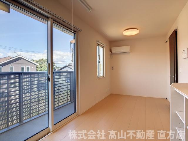 直方市大字植木のアパートの居間・リビング