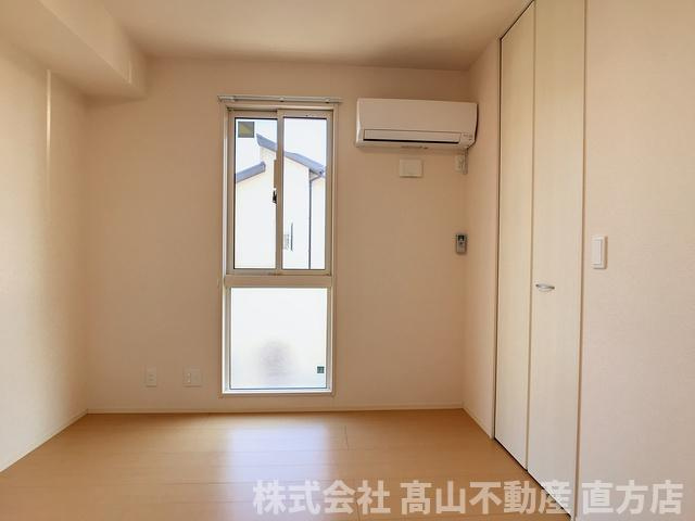 直方市大字植木のアパートの洋室