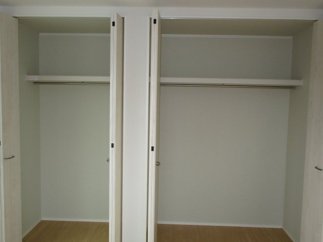 MIRASUMO西区貝田町151②｜名古屋市の戸建ならホームアップの収納|【売主施工例】ハンガーパイプ付き