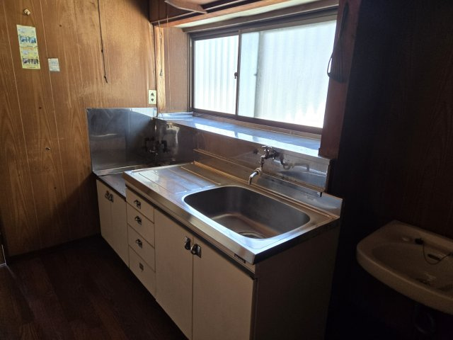 鏡島中のキッチン