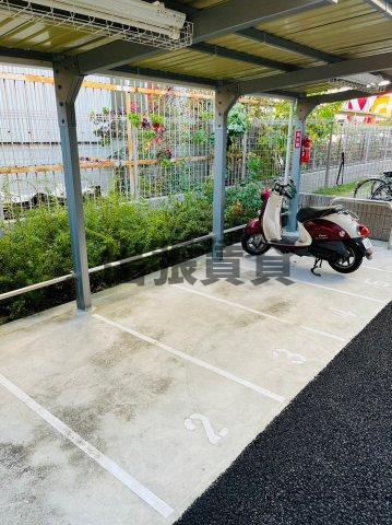 仲介手数料0！！エスリード名城公園の駐車場