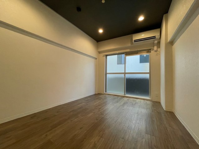 中崎町ハイツの洋室|使い勝手のいい洋室です